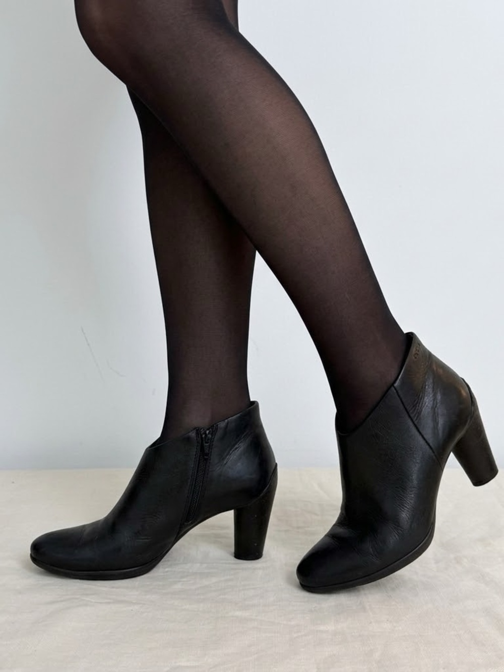 ECCO Black Leather Ankle Boots Booties Heels Shoes 39 US 8 - 8.5